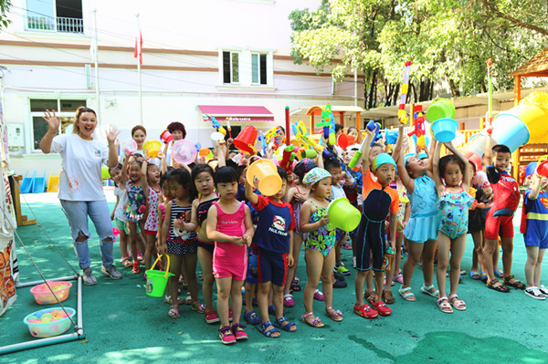 清凉一夏——记吉的堡格林幼儿园泼水节