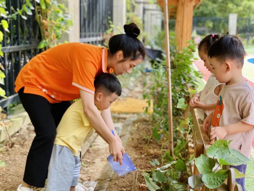 不做“宅童”！吉的堡幼儿园带领孩子奔向自然，去野趣成长！