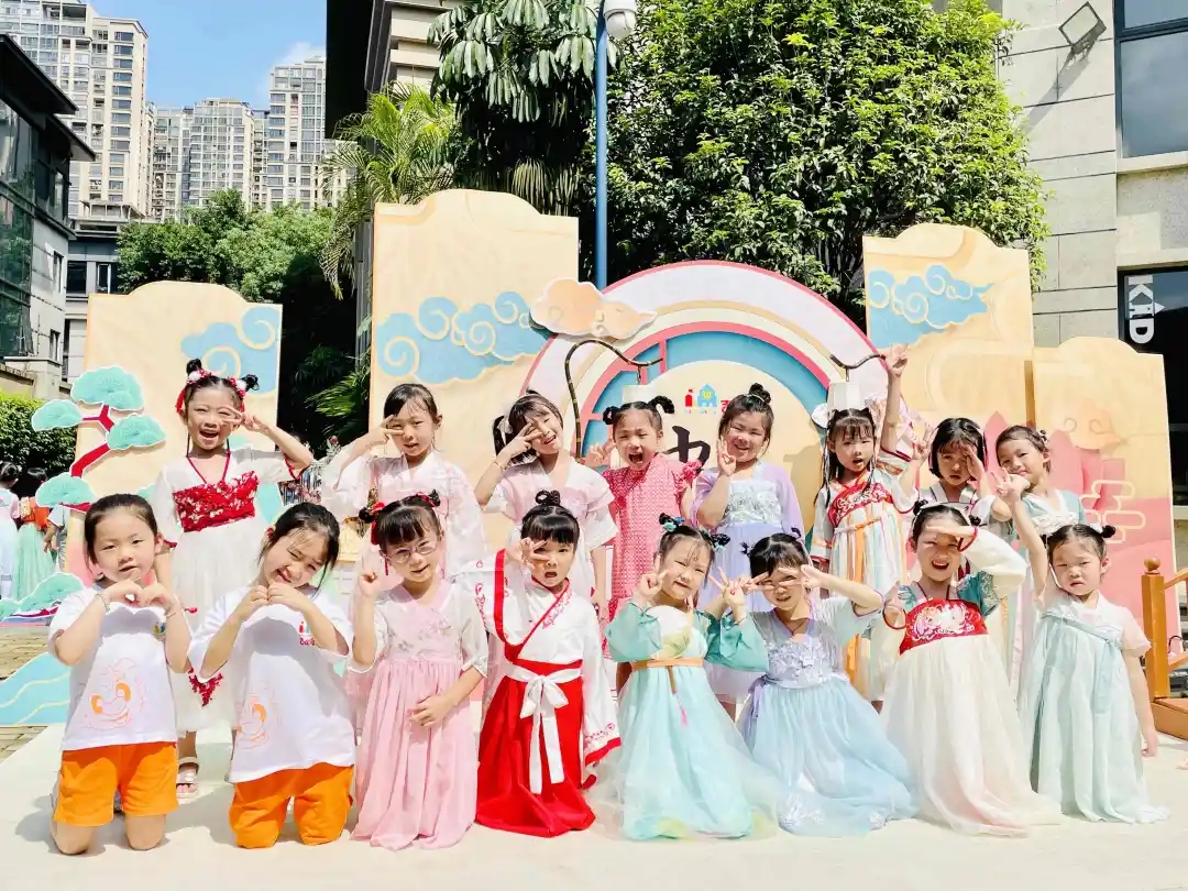 吉的堡幼兒園仲秋游園會(huì)，讓愛與秋月一起圓滿！