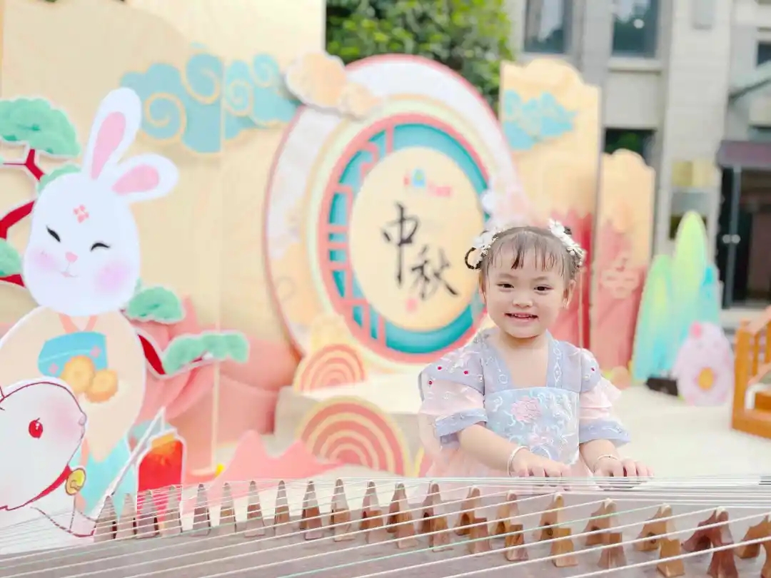 吉的堡幼兒園仲秋游園會(huì)，讓愛與秋月一起圓滿！