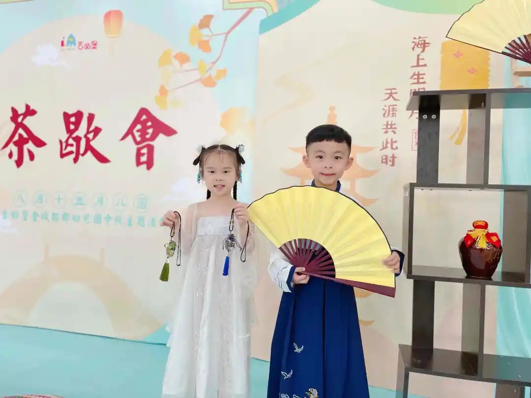 吉的堡幼儿园仲秋游园会，让爱与秋月一起圆满！