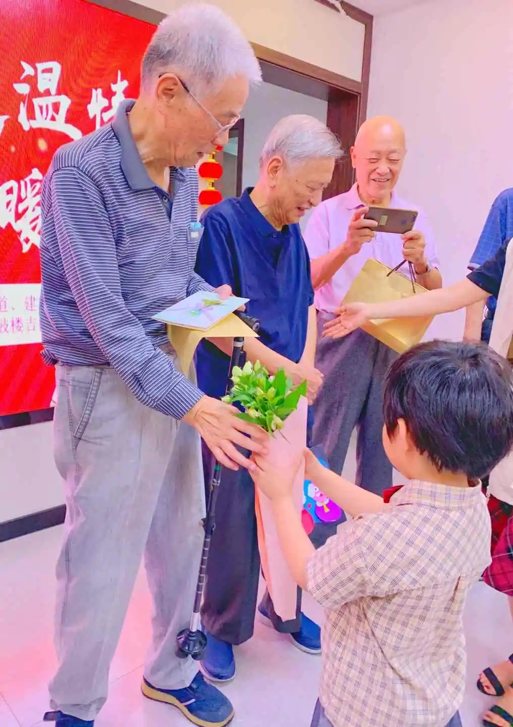 以愛之名，溫暖重陽 | 吉的堡幼兒園重陽節(jié)活動精彩回顧