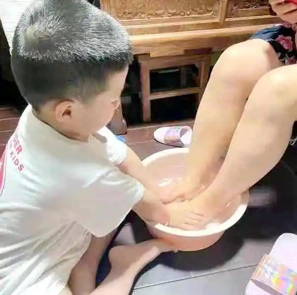 以爱之名，温暖重阳 | 吉的堡幼儿园重阳节活动精彩回顾