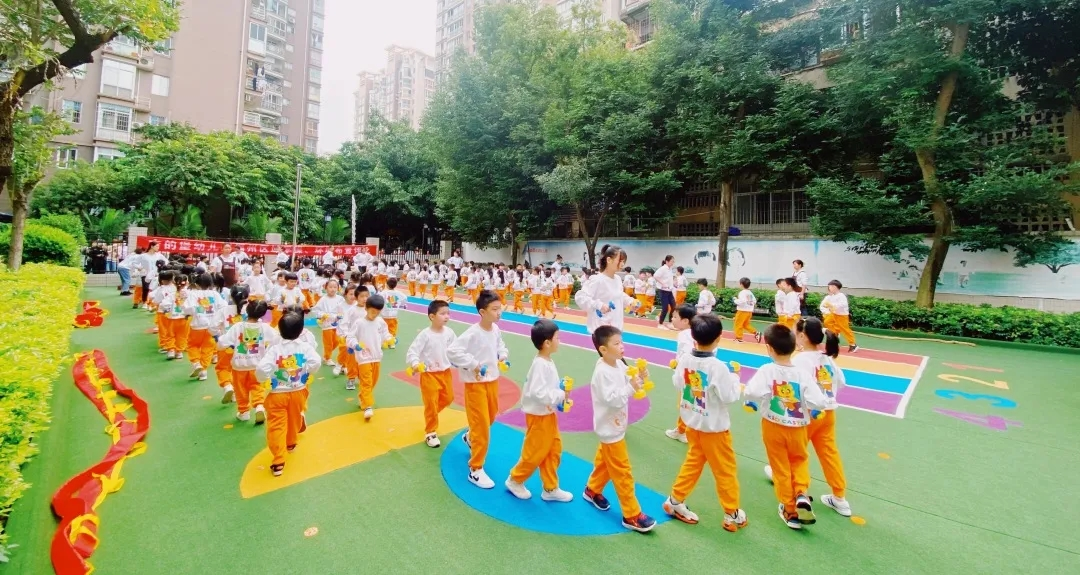 花樣早操PK、多彩環(huán)創(chuàng)評(píng)比！吉的堡幼兒園師生攜手，一展靚麗風(fēng)景