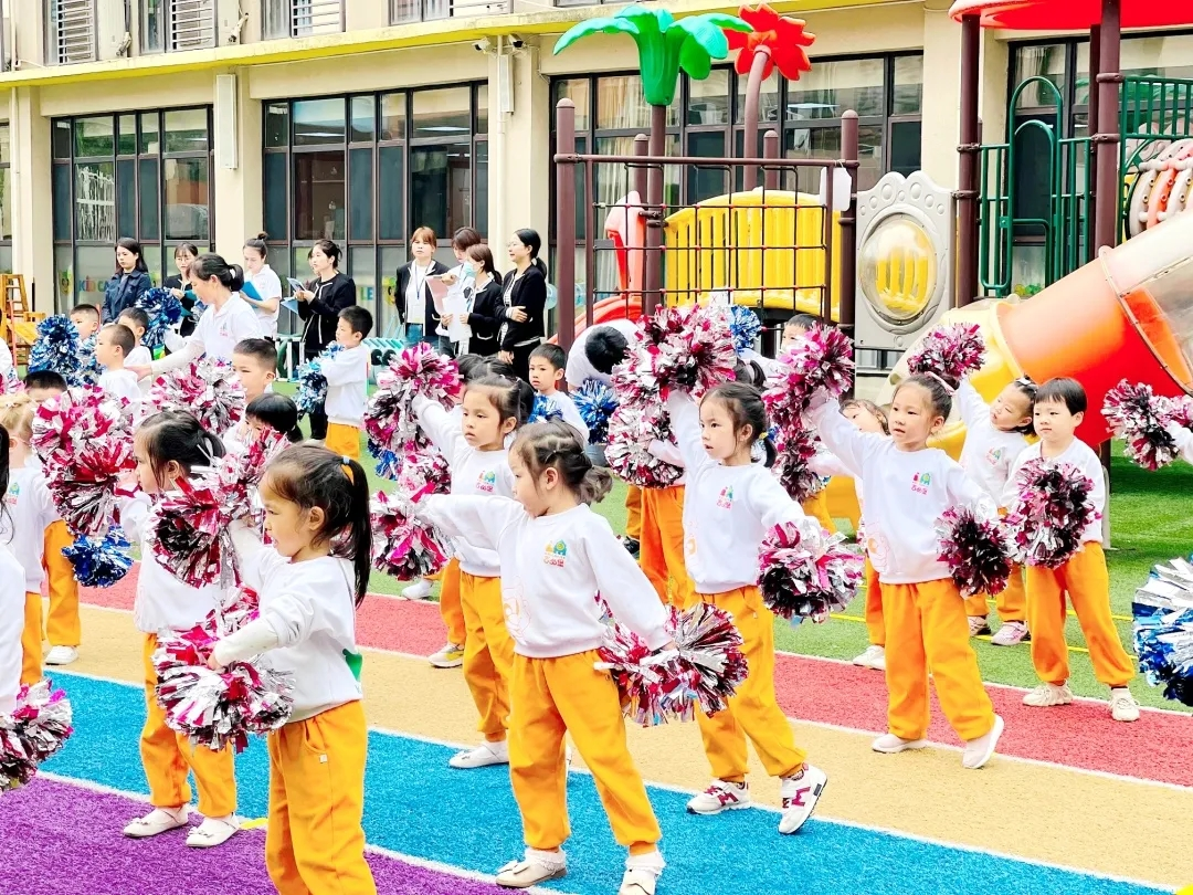 花樣早操PK、多彩環(huán)創(chuàng)評(píng)比！吉的堡幼兒園師生攜手，一展靚麗風(fēng)景