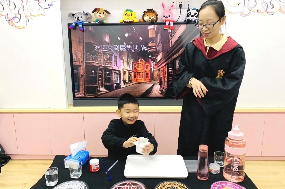 南昌吉的堡小奇魔法课堂，看堡贝如何用小实验揭秘大问题！
