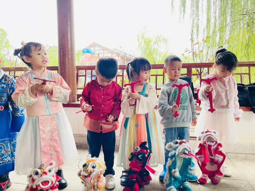 吉的堡幼兒園開展秋季親子嘉年華，傳承非遺、逛賞古鎮(zhèn)，精彩不容錯(cuò)過！