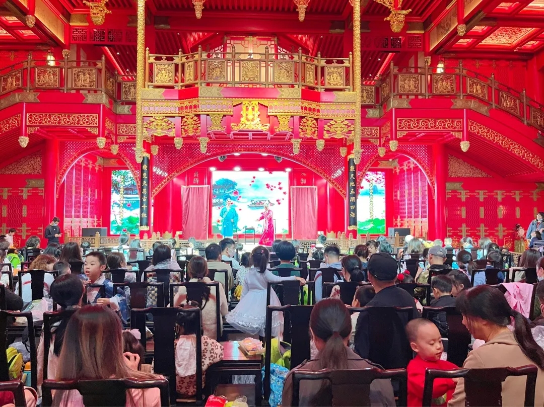 吉的堡幼兒園開展秋季親子嘉年華，傳承非遺、逛賞古鎮(zhèn)，精彩不容錯(cuò)過！