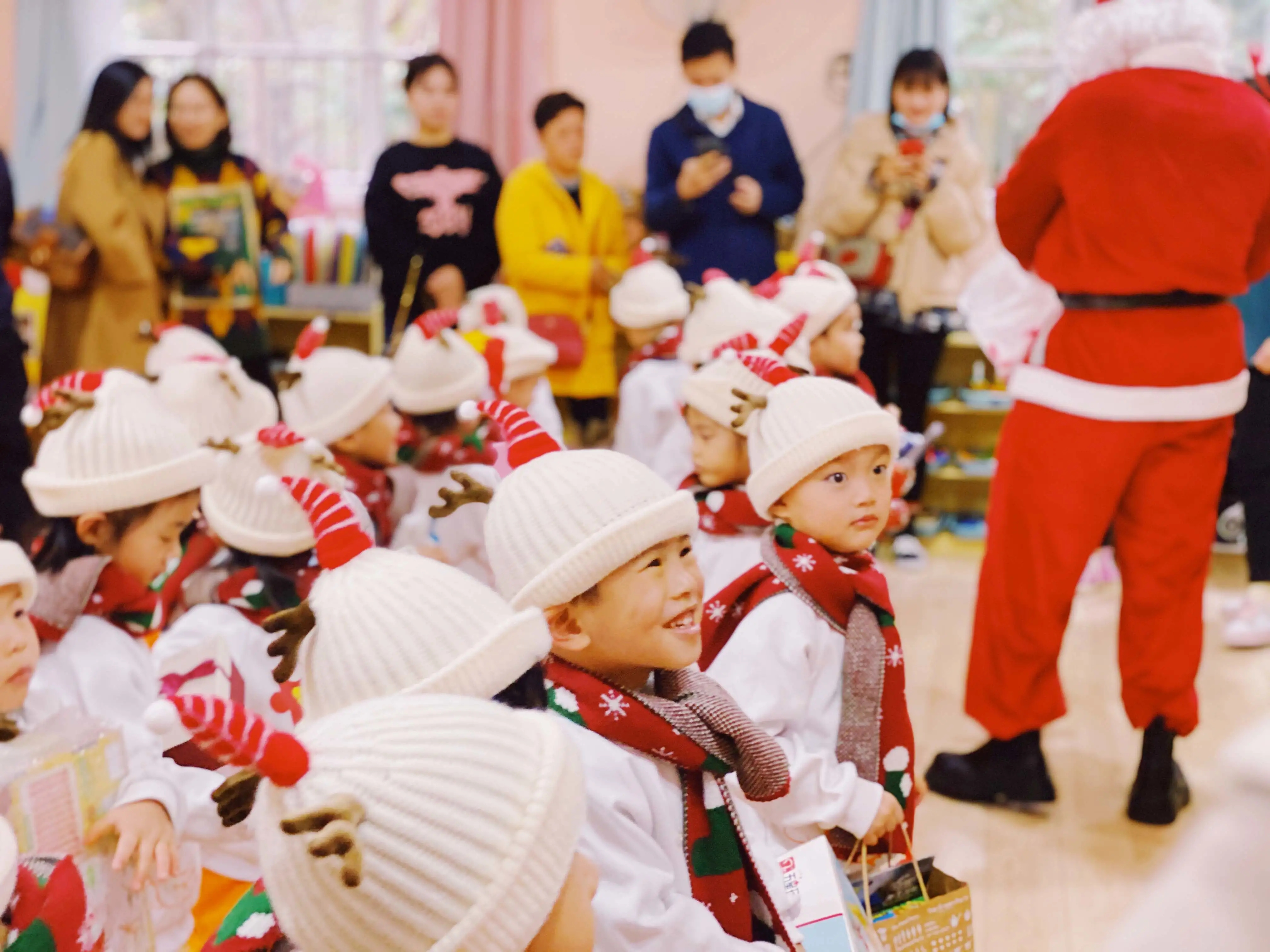 吉的堡幼兒園家長開放日如約而至，用愛陪伴，共享童樂！