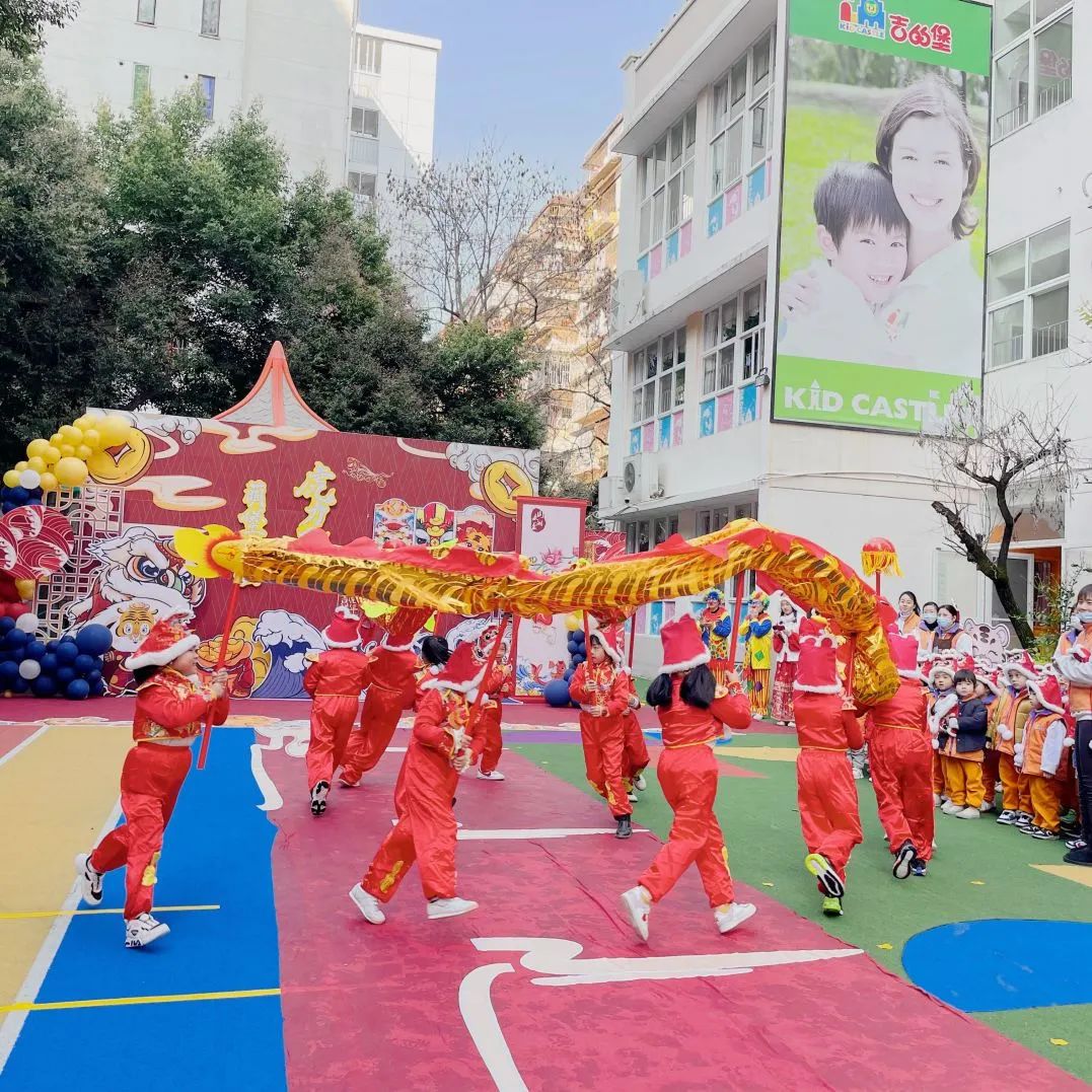 萌娃回歸季！吉的堡幼兒園舉辦開學(xué)典禮，花式精彩為新成長添虎氣！