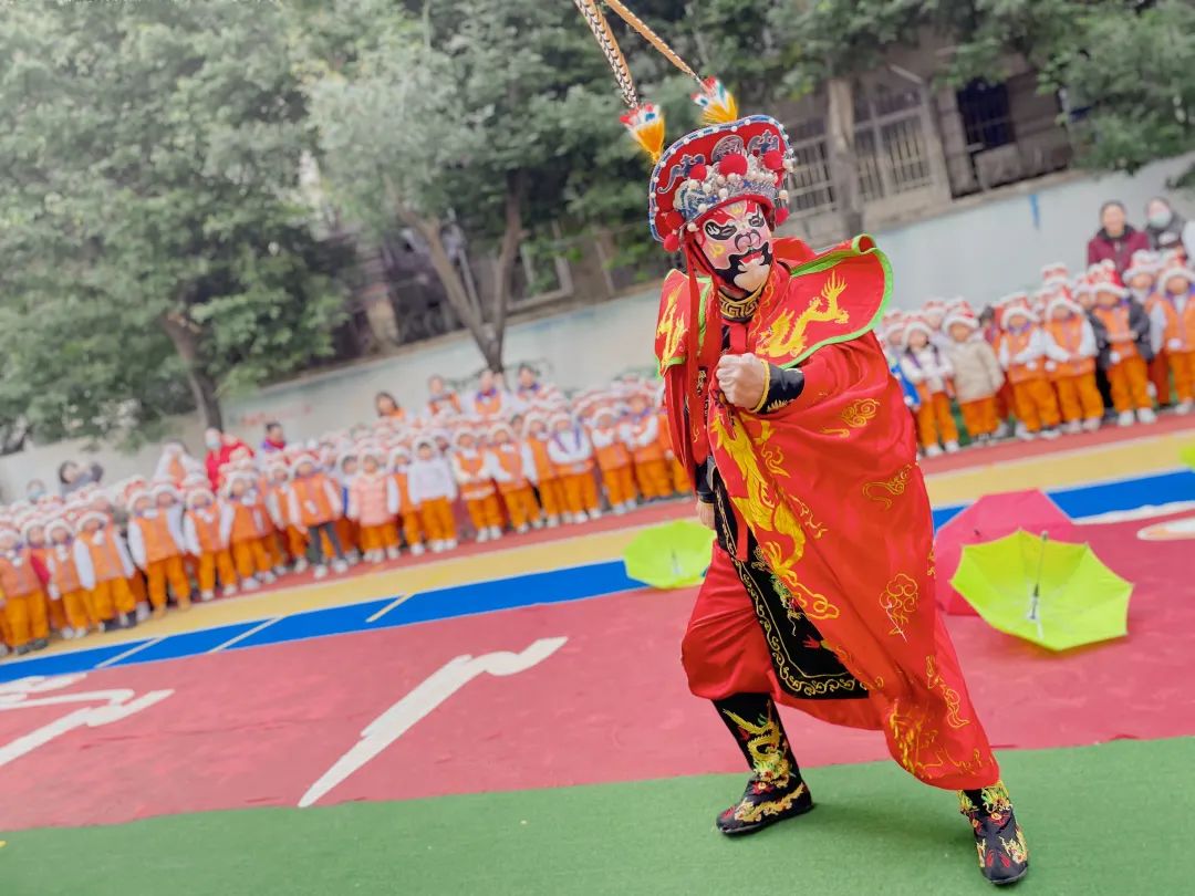 萌娃回歸季！吉的堡幼兒園舉辦開學(xué)典禮，花式精彩為新成長添虎氣！