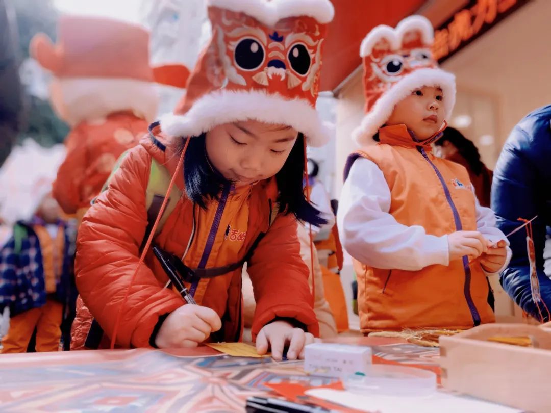 萌娃回歸季！吉的堡幼兒園舉辦開學(xué)典禮，花式精彩為新成長添虎氣！